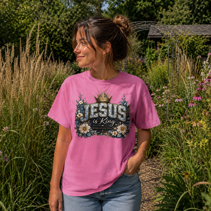 Jesus Is King - Women's Tee